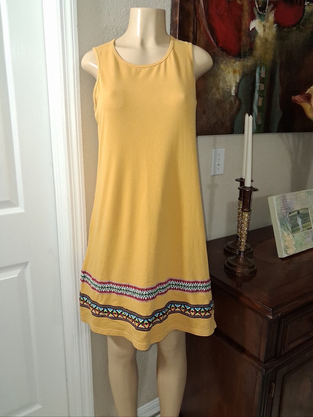 PRETTY YELLOW DRESS W/ EMBROIDERY SZ XLG